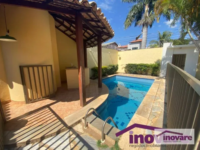 Casa com 3 dormitórios para alugar, 180 m² por R$ 6.000,00/mês - Jardim Karaíba - Uberlând