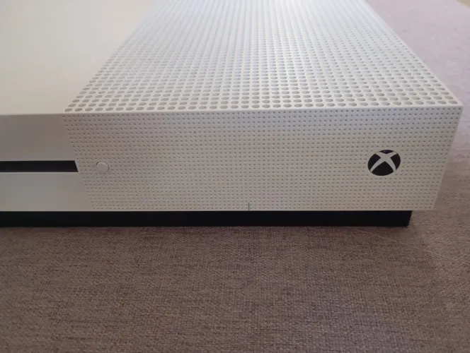 X BOX ONE S