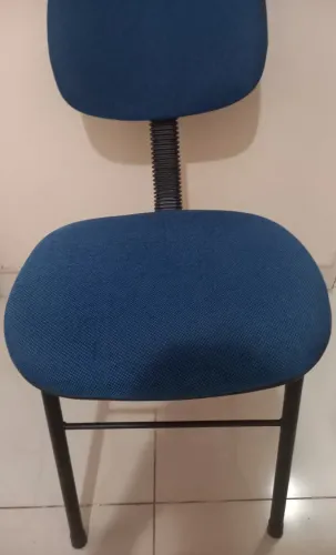 Cadeira de Escritório na Cor Azul