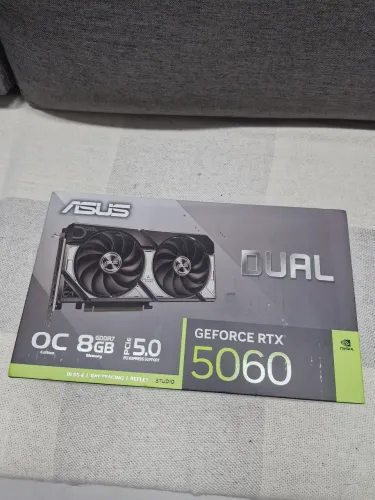 Placa de Video ASUS RTX 5060 8gb lacrada