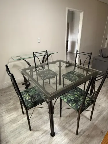Mesa de Jantar 4 Cadeiras com Aparador