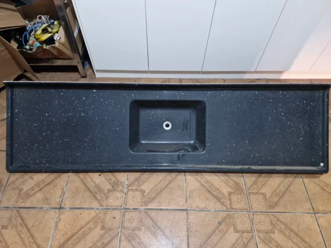 Pia de Fibra preta 2 metros sem uso muito nova!