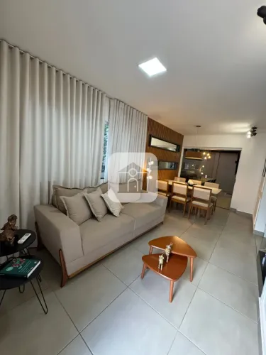 Casa à venda em condomínio fechado no Jardim Inconfidência