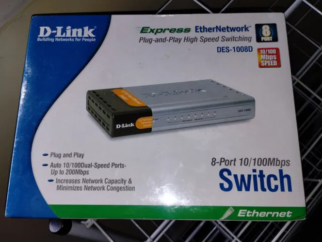 Switch Dlink 8 portas 10/100 na caixa plastificada ainda