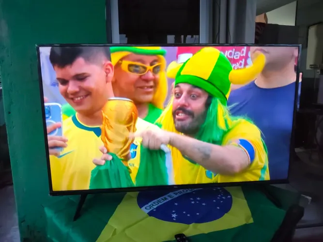 Tv smart TCL de 50 polegadas 4k sistema Android