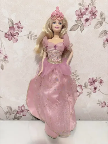Barbie e as Três Mosqueteiras Corinne rosa