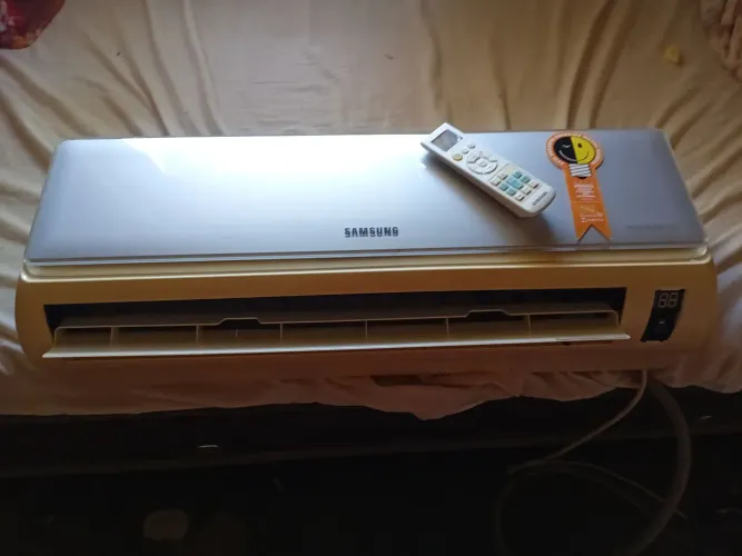 Ar-Condicionado Samsung Crystal 12.000 BTU - Evaporadora com Controle (Nunca rodou gás)