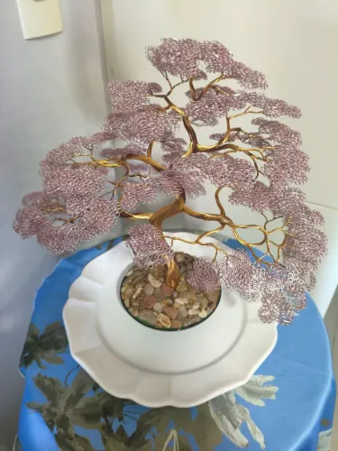 Árvore bonsai com LED, feito pelo artista Sérgio Freitas