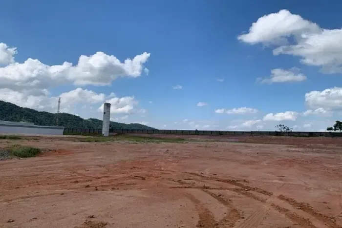 Galpão em Construção para locação dentro complexo industrial, fácil acesso à Rodovia Presi
