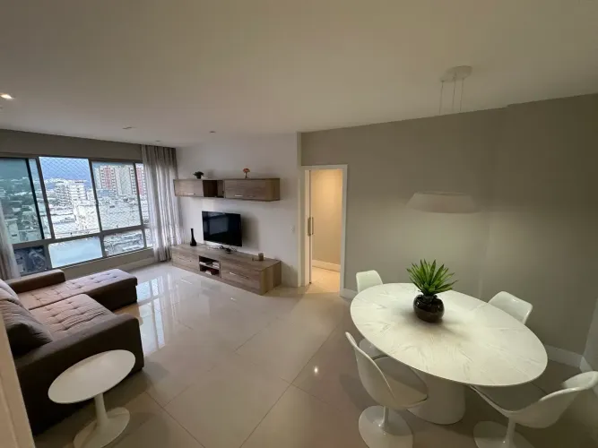 MARAVILHOSO APARTAMENTO 110M2, TODO REFORMADO E MOBILIADO, VISTÃO LIVRE, CLARO AREJADO, SI
