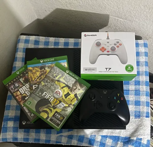 VENDO OU TROCO POR PC XBOX ONE 500gb + 2 CONTROLES 