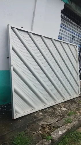 Portão de alumínio semi-novo
