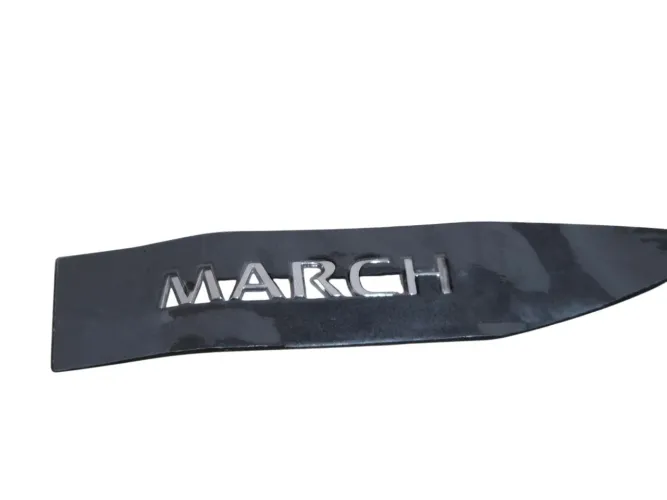 Emblema Adesivo Nissan March 