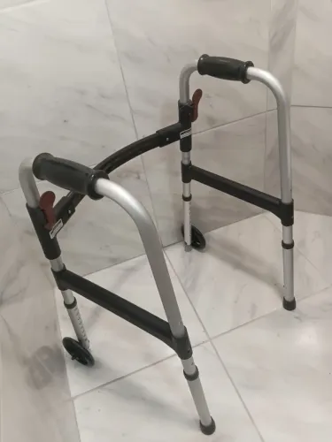 Andador Articulado com Rodas
