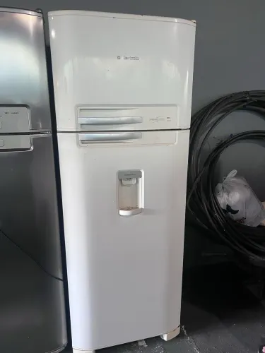 Geladeira Electrolux DCW49 Frost Free com Defeito