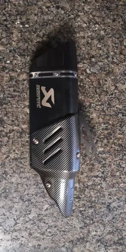 ? PONTEIRA ESPORTIVA ESTILO AKRAPOVIC - UNIVERSAL ?