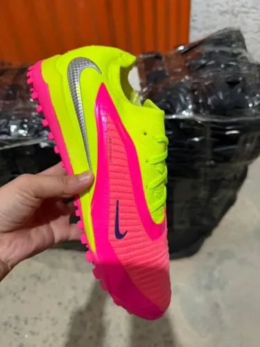 Chuteira Society Nike Phantom