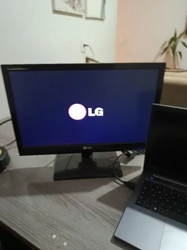 Monitor LG 18,5 polegadas + cabo conversor para HDMI