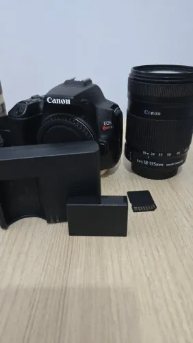 Canon Sl3 com lente 18-135mm 