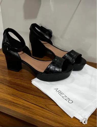 Sandália meia pata Arezzo