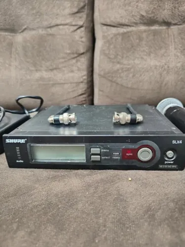 Microfone Sem Fio Shure SLX24 (SLX2 + SLX4) com bastão SM58 (analógico)