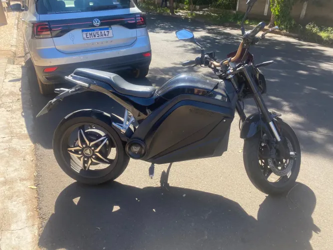 Moto Elétrica Voltz EVS com 2 baterias