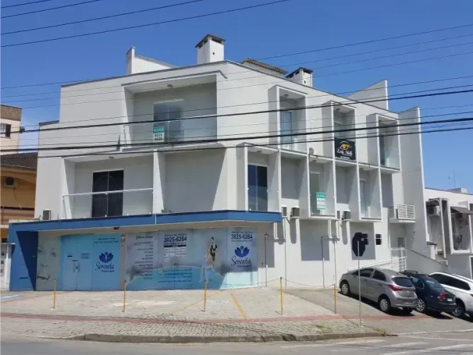 Kitinete para aluguel possui 42 metros quadrados em Costa e Silva - Joinville - SC
