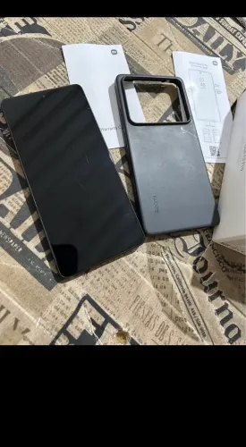 Celular redmi 13 pro trincado mais em bom estado