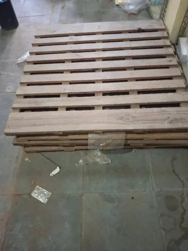 PALLET MADEIRA BAIXO 