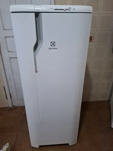 Refrigerador 240 L - Electrolux