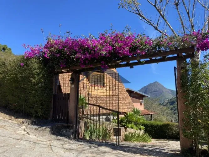 Casa- Petrópolis, Corrêas