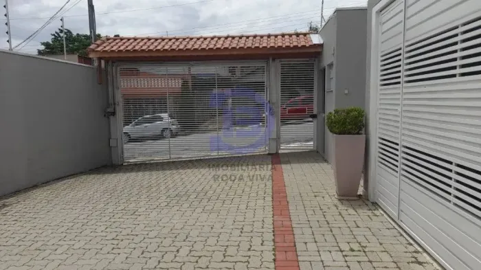 SOBRADO 02 SUÍTES E 02 VAGAS EM CONDOMINIO FECHADO PRÓXIMO AO METRO GUILHERMINA- ESPERANÇA