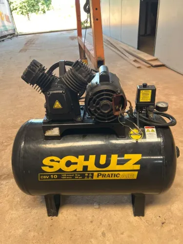 Vendo compressor de ar SCHULZ em perfeito estado,tanto o motor quanto compressor funcion