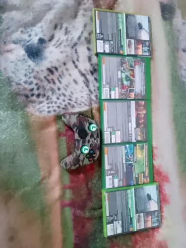 Vendo jogos e controle de Xbox