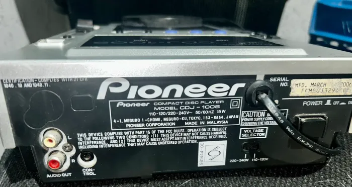 Dois cdjs 100s - para retirar peças 