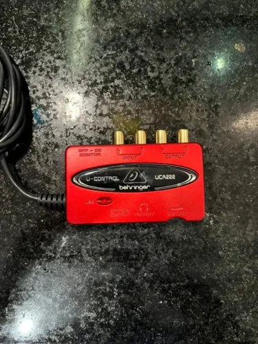 Interface De Áudio Behringer UCA222