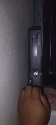 Opção 2 (Com destaques): Xbox 360 Original (Nunca Desbloqueado) - Modelo Slim Wi-Fi