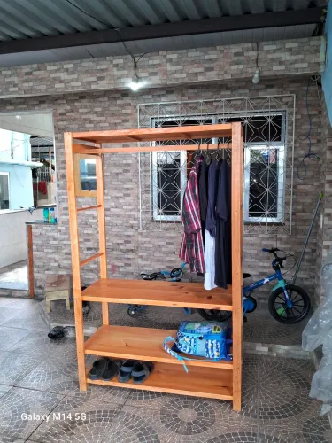 Estante e araras pra roupas