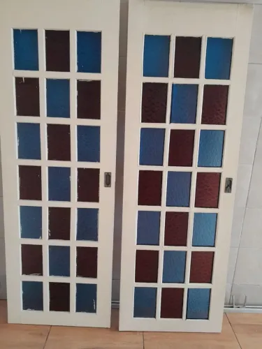 PORTAS DE MADEIRA COM VIDRO DE CORRER