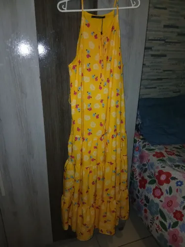 Vestido amarelo de flores lindo e nunca usado