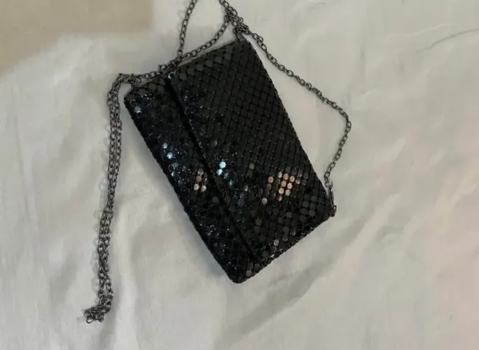 Bolsa Festa Preta Paetê com Corrente