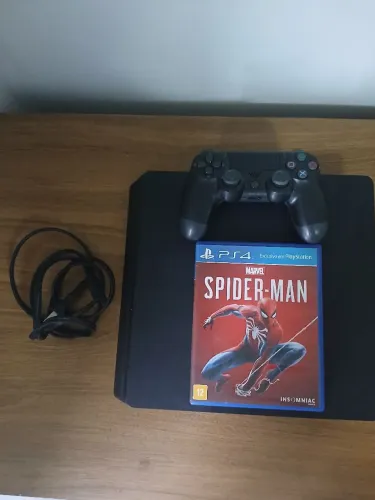 PLAYSTATION 4 SLIM 500GB USADO + 1 JOGO + CABOS + 1 CONTROLE NÃO ORIGINAL