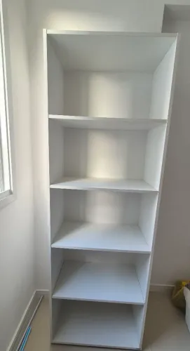 Estante de livros, brinquedos, etc.