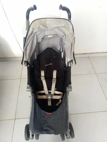 Carrinho de bebê passeio McLaren