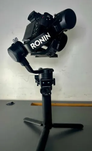 Camera Sony Alpha A7S II com lente sony 24-70
