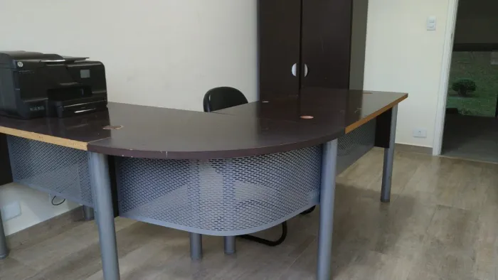 Kit escritório (mesa, cadeira e 2 armários)