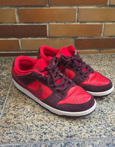 Tênis Nike SB Dunk Low Cherry