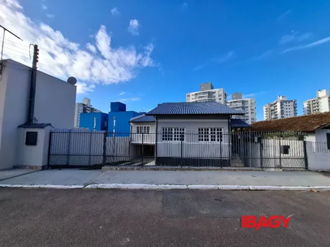 Oportunidade! Casa em Barreiros - São José