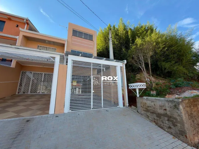 Sobrado com 2 quartos para alugar, 180 m² por R$ 2.945/mês - Xaxim - Curitiba/PR