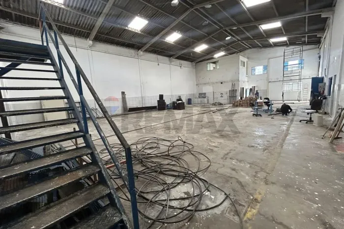 Galpão Industrial ZUP 1 em Mauá com 800 m², Pé-Direito de 8m e Fácil Acesso ao Rodoanel
